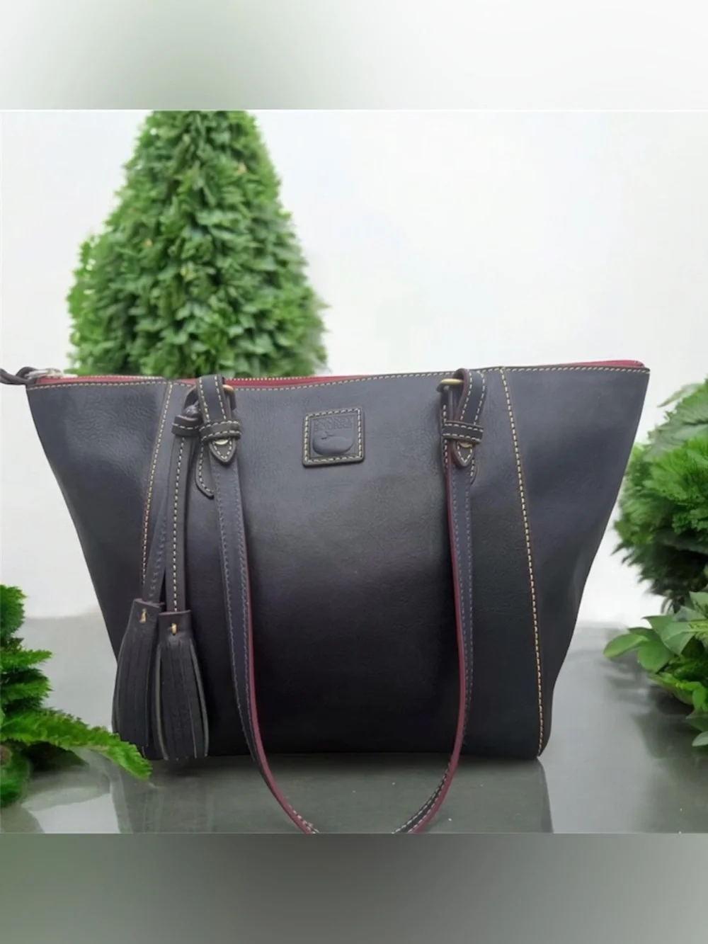 Dooney & Bourke Florentine Maxine Tote in excellent condition